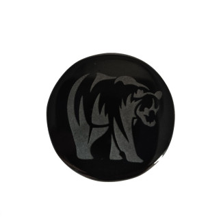 Cabochon en obsidienne noire, avec un ours gravé au sable