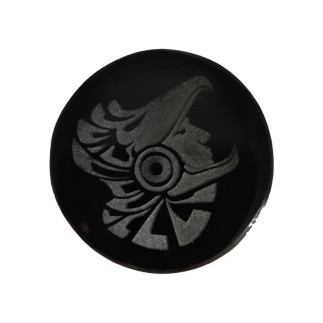 Cabochon en obsidienne noire, gravé avec un guerrier aigle.