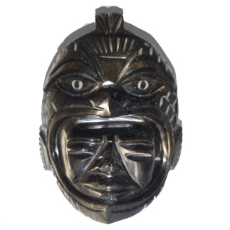 Sculpture d'une tête de guerrier, taillée en obsidienne dorée