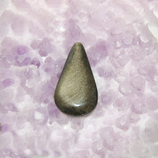 Cabochon en obsidienne dorée