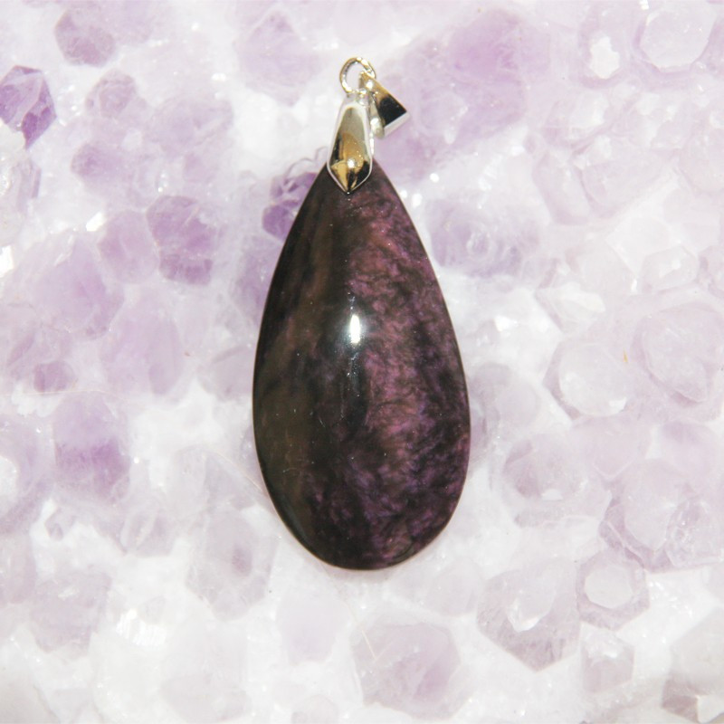 Pendentif en obsidienne manto huichol Pendentif en obsidienne manto huichol