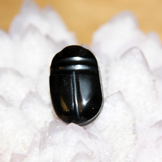 Cabochon scarabée en obsidienne noire du Mexique