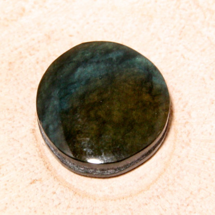 Cabochon rond en obsidienne manto huichol, idéal pour une bague