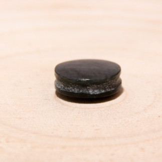 Cabochon rond en obsidienne manto huichol, idéal pour une bague