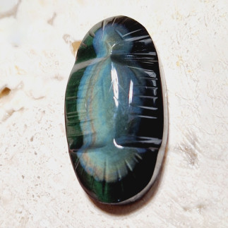 Cabochon en obsidienne arc-en-ciel, taillé en forme de vierge