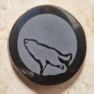 Cabochon en obsidienne noire, gravé avec un loup