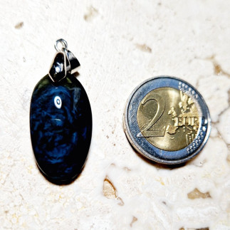 Pendentif en obsidienne manto huichol du Mexique, avec de reflets bleus