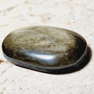 Cabochon en obsidienne dorée