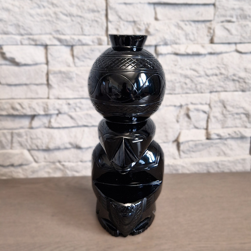 Sculpture de femme en obsidienne