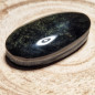 Cabochon en obsidienne manto huichol