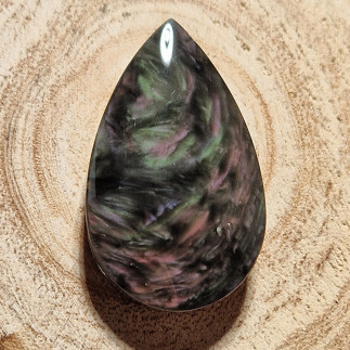 Cabochon goutte en obsidienne manto huichol