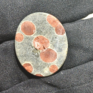 Cabochon en obsidienne cacahuete