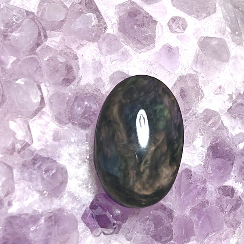 Cabochon en obsidienne Manto huichol