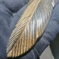 Plume sculptée en obsidienne dorée