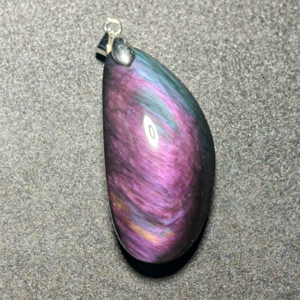 Pendentif en obsidienne manto huichol