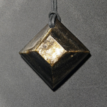 Pendentif générique doré
