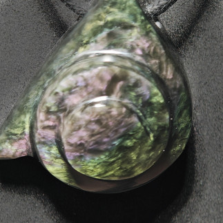 Pendentif Obsidienne Manto Huichol Escargot – Artisanat du Mexique