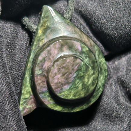Pendentif Obsidienne Manto Huichol Escargot – Artisanat du Mexique