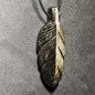Pendentif feuille en obsidienne dorée