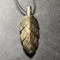 Pendentif feuille en obsidienne dorée