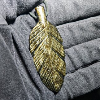 Pendentif feuille en obsidienne dorée