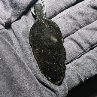 Pendentif feuille en obsidienne dorée du Mexique